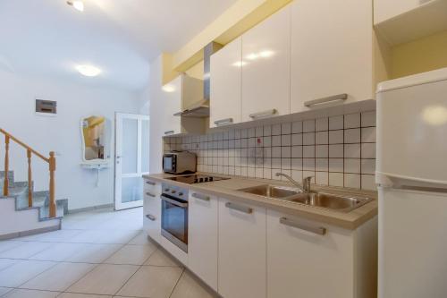 Apartments with WiFi Mali Losinj (Losinj) - 11880 - image 13