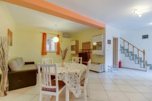 Apartments with WiFi Mali Losinj (Losinj) - 11880 - image 14