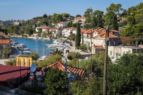 Apartments by the sea Bobovisca na Moru, Brac - 11883