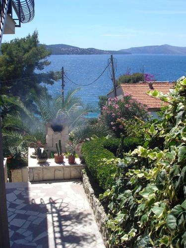 Apartments by the sea Trogir - 11895 - image 3