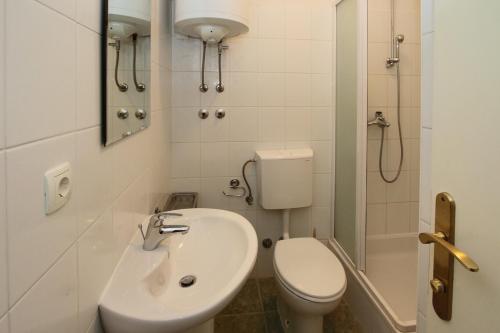 Two-Bedroom Apartment with Terrace and Sea View image 5