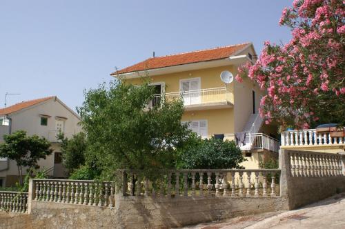 Apartments by the sea Grebastica, Sibenik - 9686 - Location saisonnière - Bašelovići