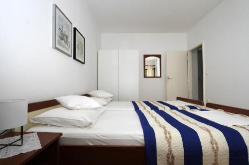 Two-Bedroom Apartment with Terrace and Sea View image 3