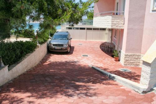Apartments by the sea Primosten - 9687 - image 10