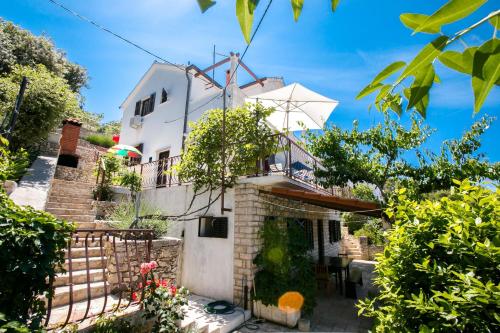  Apartments by the sea Bobovisca na Moru, Brac - 11901, Pension in Ložišće