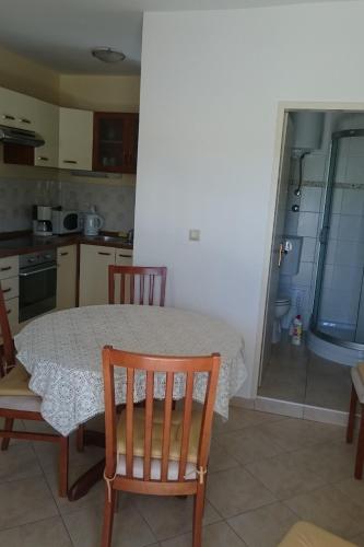 Seaside holiday house Vinisce Trogir - 12066 - image 10