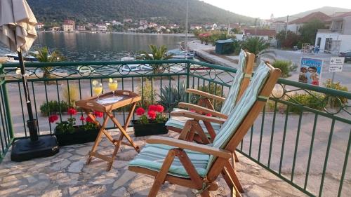 Seaside holiday house Vinisce Trogir - 12066 - image 9
