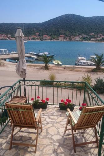 Seaside holiday house Vinisce Trogir - 12066 - image 4