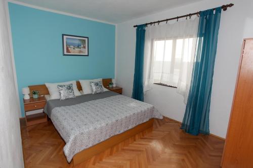 Two-Bedroom Apartment with Balcony and Sea View