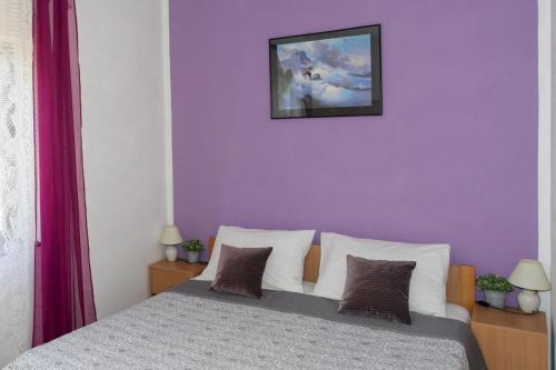 One-Bedroom Apartment with Balcony and Sea View image 4