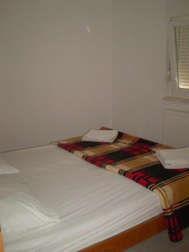 One-Bedroom Apartment with Balcony and Sea View image 4