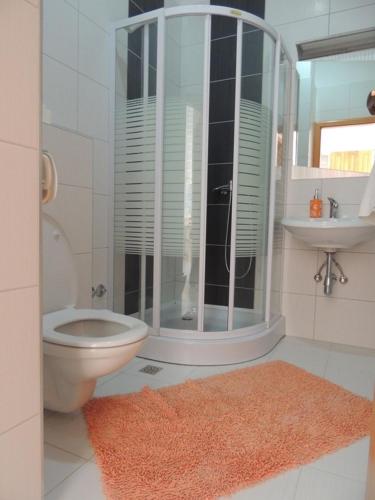 One-Bedroom Apartment with Balcony and Sea View image 6