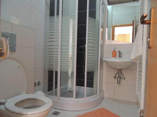 Two-Bedroom Apartment with Terrace and Sea View image 3