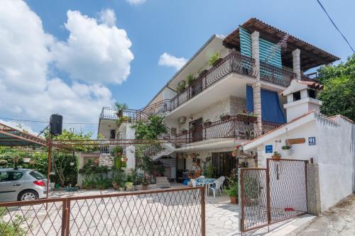 Apartments by the sea Arbanija Ciovo - 12113 - image 4