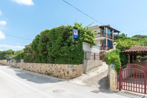 Apartments by the sea Arbanija Ciovo - 12113 - image 9