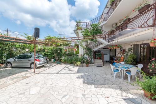 Apartments by the sea Arbanija Ciovo - 12113 - image 5