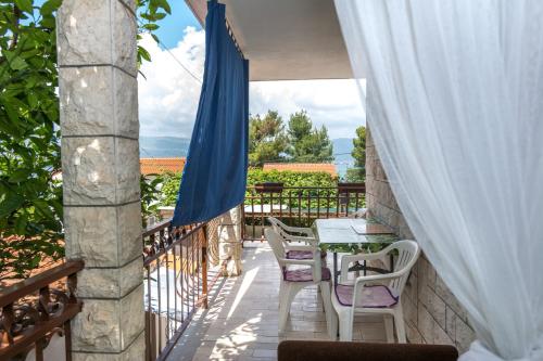 Apartments by the sea Arbanija Ciovo - 12113 - image 6