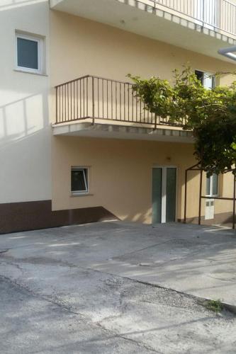 Apartments with a parking space Stanici Omis - 12158 - image 7