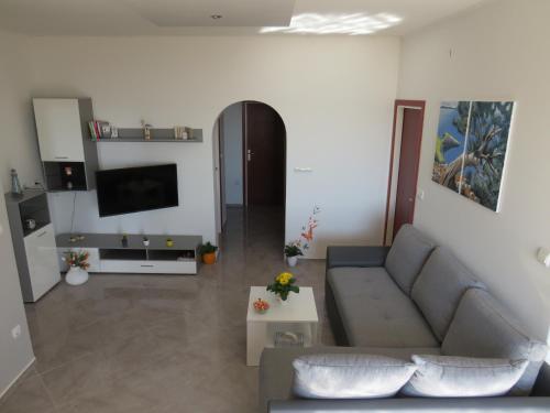 Apartments with a parking space Stanici Omis - 12158 - image 8