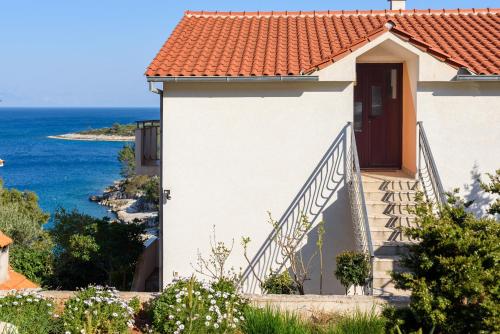  Apartments by the sea Basina, Hvar - 11817 in Vrbanj