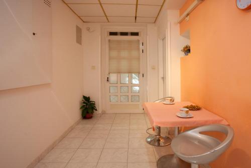 Apartments with WiFi Split - 12198 - image 2