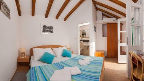 Family friendly house with a swimming pool Bol Brac - 12228 - image 11