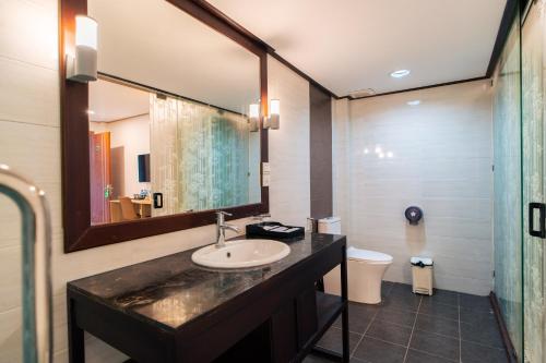 room detail thumbnail 2