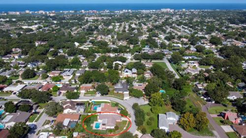 Dream Vacation Home w Heated Pool Close to Beaches Clearwater St Pete Sleeps 14 in Seminole, USA