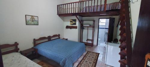 1 queen bed, 2 twin beds