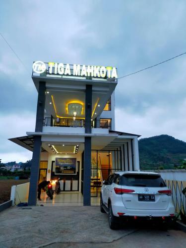 Tiga Mahkota homestay