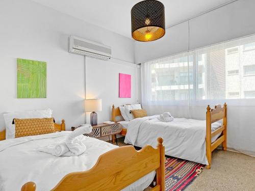 2BR SEAFRONT Apt in city center with community pool