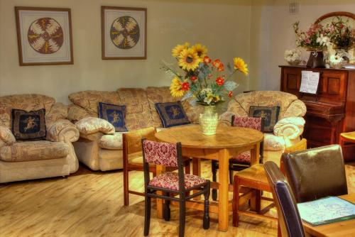 共用Lounge/電視區, 安斯托爾聯排別墅旅館 (An Stor Townhouse) in 米爾敦