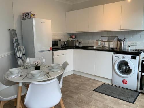 Stylish 2 Bedroom Cottage in Bishop's Stortford by BookedUK