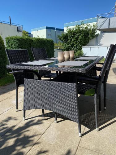 Erkély/terasz, 3 Zimmer Apartment in S-Bahn Nähe, 76 qm, max 5 Pers, 30qm Dachterasse, Garage, Internet 1000 MBit (3 Zimmer Apartment in S-Bahn Nahe, 76 qm, max 5 Pers, 30qm Dachterasse, Garage, Internet 1000 MBit) in Gartringen