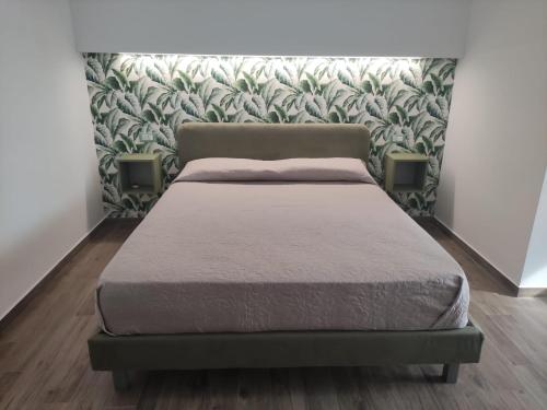 1 queen bed, 2 twin beds