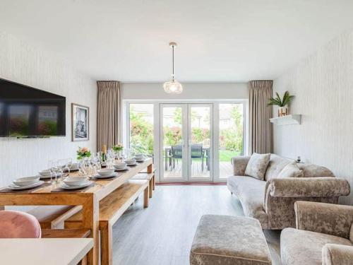 Létesítmények, Violet Place in Springfield