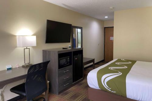 Quality Inn & Suites - image 11