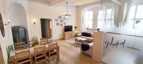 B&B Mühlhausen - Apartment Madrid - Bed and Breakfast Mühlhausen