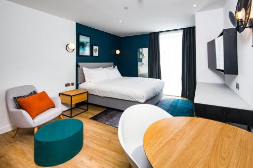 StayBridge Suites Cardiff near Edifício Pierhead