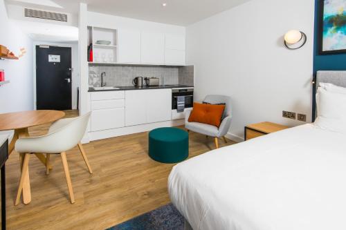 1 king bed, 1 sofa bed