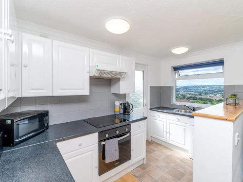 Facilities, One bed flat with stunning views and free parking - Pass the Keys in Southdown