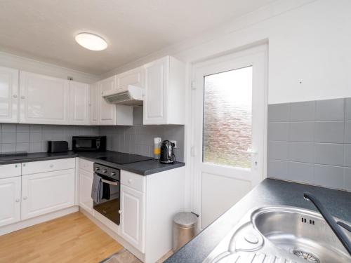 Facilities, One bed flat with stunning views and free parking - Pass the Keys in Southdown