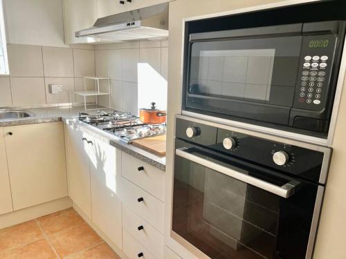 Large two bedroom apartment in Glen Iris in Toorak