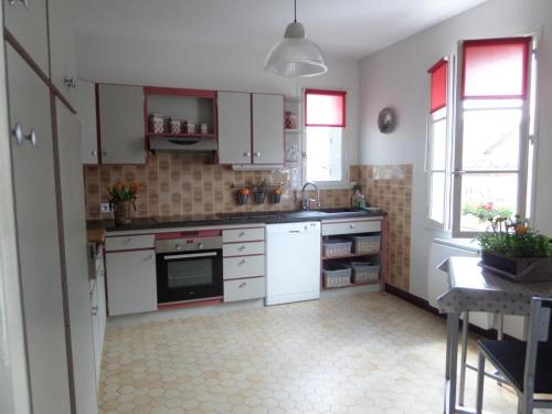 Gîte Cravant-les-Côteaux, 6 pièces, 10 personnes - FR-1-381-395 (Gite Moderne 10 Pers. en Touraine avec Jardin, WiFi, Pres de la Vienne et Vignobles de Chinon - FR-1) in Cravant Les Coteaux