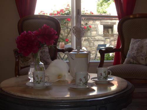 Gîte Cravant-les-Côteaux, 6 pièces, 10 personnes - FR-1-381-395 (Gite Moderne 10 Pers. en Touraine avec Jardin, WiFi, Pres de la Vienne et Vignobles de Chinon - FR-1) in Cravant Les Coteaux