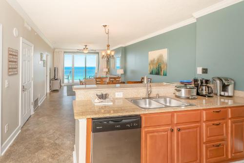 Deja Blue Beautiful 2br 2ba Beach front with Amazing Views - image 10