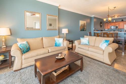 Deja Blue Beautiful 2br 2ba Beach front with Amazing Views - main image