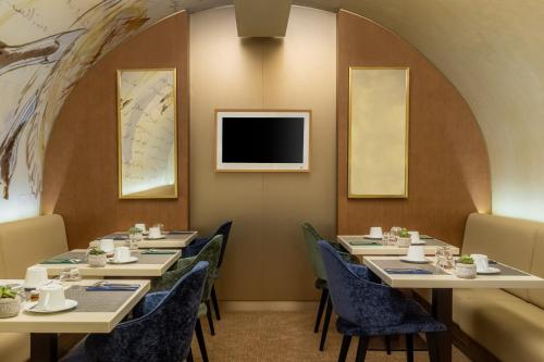 Food and beverages, Hotel Le Tourville Eiffel in 7th - Tour Eiffel - Invalides