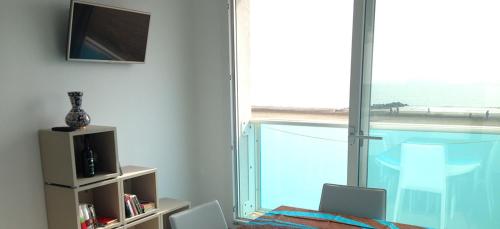 2 bedrooms, 5 beds