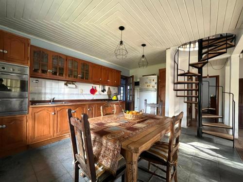 Kitchen, ENCANTO DEL BOSQUE Casa Bosque Peralta Ramos near Pizzaman